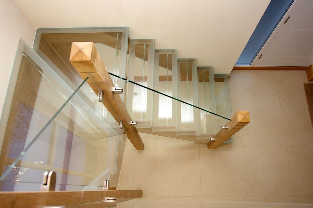 стеклянные ограждения для лестниц